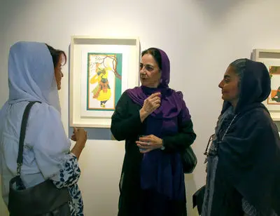 زنان مینیاتوری و چاپ‌های دستی فرح اصولی/ عکسها