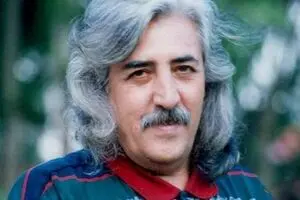 ویدئو: شعرخوانی کمیاب حسین منزوی/ از تمام دنیا تنها دلم هوای تو را کرده بود