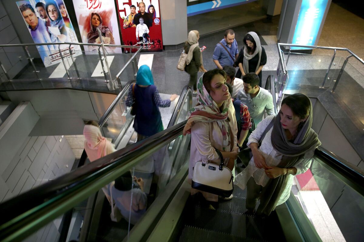 اکران خصوصی فیلم گذر موقت