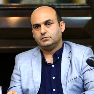 مهدی قربان پور به سوگ مادر نشست