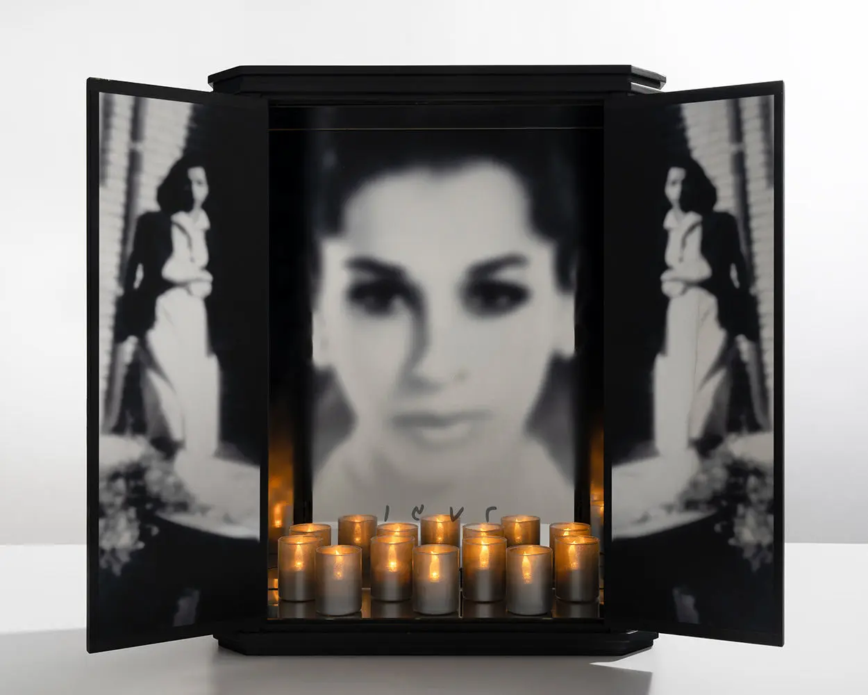 من مانده‌ام با بدنی زنده که پیشاپیش دفن شده است / ۲۰ هنرمند در گالری اینجا/عکس ها