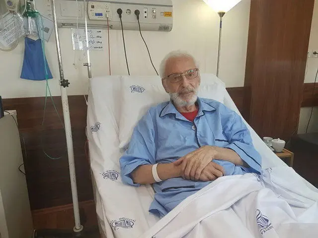 جمشید مشایخی در بخش مراقبت‌های ویژه