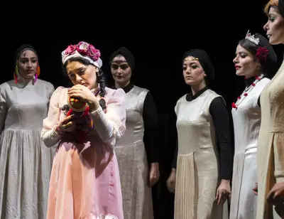 ببینید: کودک همسری روی صحنه تئاتر