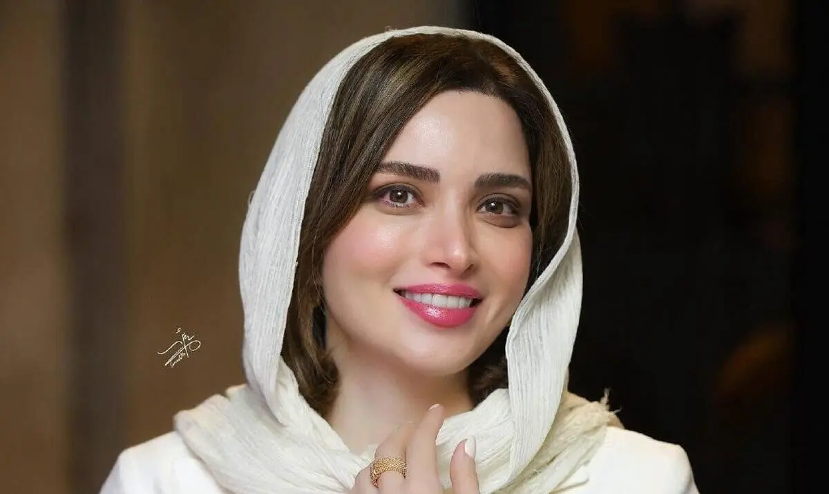 بهنوش طباطبایی با سربند دانتل و شلوار وایدلگ وایرال شد/ مد ۱۴۰۵ بر تن بهنوش طباطبایی