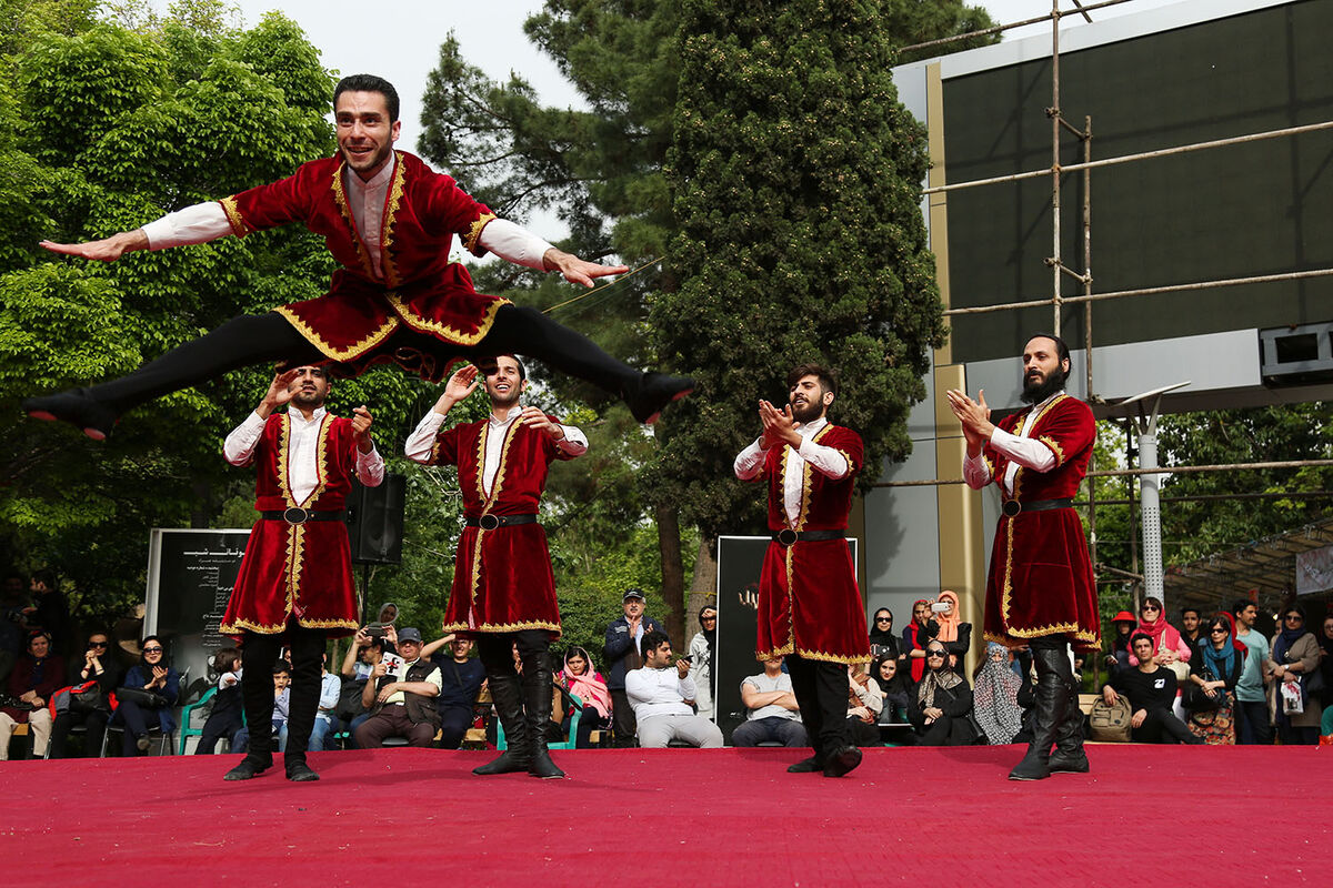 جشن خانه تئاتر در فضای باز خانه هنر مندان