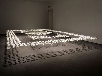 نمایشگاه مجسمه­‌ های بهداد لاهوتی با عنوان «دستگاه» در گالری هدایت