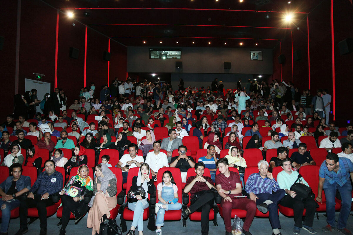 اکران فیلم سینمایی «بیست و یک روز بعد» در پردیس ملت