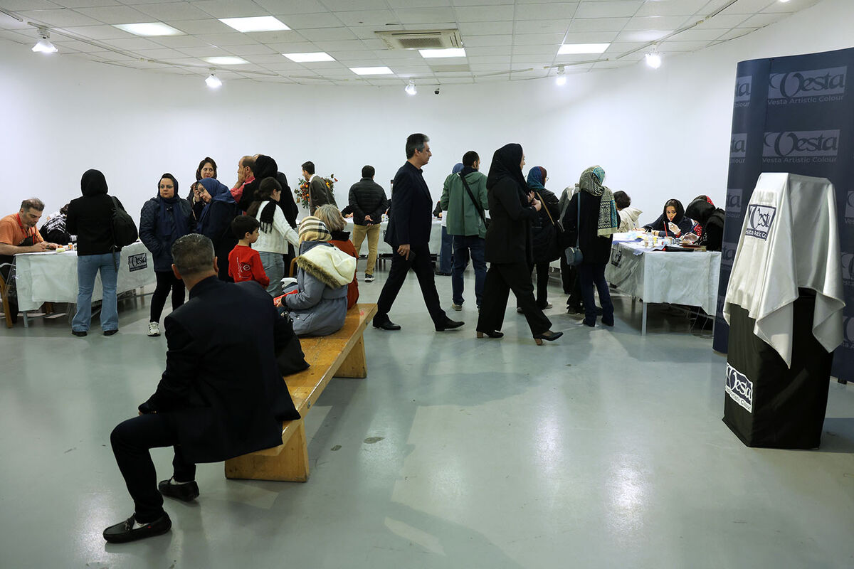 رونمایی رنگ پارچه وستا در خانه هنرمندان 