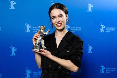 Paula+Beer+poses+with+the+Silver+Bear+for+Best+Actress+for+the+film+Undine+after+the+award+ceremony+of+the+70th+Berlinale+International+Film+Festival+Berlin+at+Gran