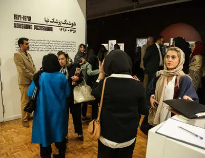 گزارش تصویری از نقاش طبقه کارگر/ آثار هوشنگ پزشک‌نیا در گالری شهریور را ببینید
