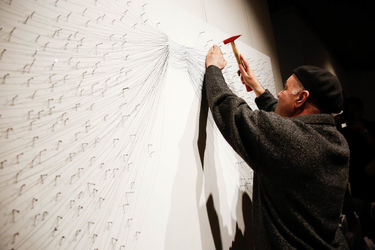 خلق اثر توسط بزرگمهر حسین‌پور در حمایت از کودکان بدسرپرست در گالری آس