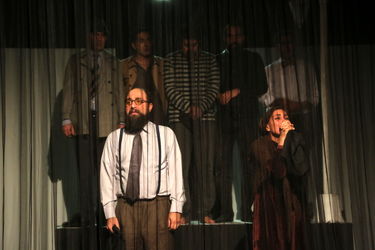 اجرای نمایش "آندورای تئاتر اشتباهات" در تئاتر باران