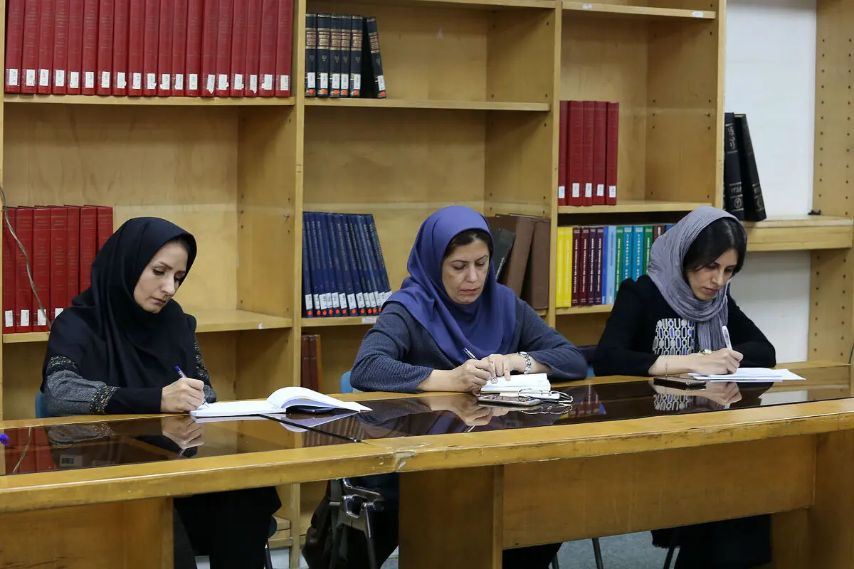 نشست خبری نمایشگاه آثار تونی کرگ هنرمند مجسمه ساز انگلیسی - آلمانی