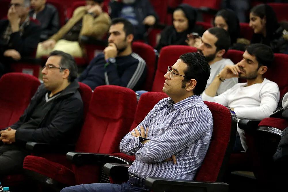 اکران و پنل تحلیل فیلم 