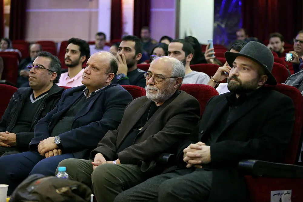 اکران و پنل تحلیل فیلم 