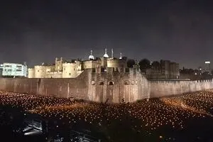 برج لندن غرق در نور شد / عکس‌ها
