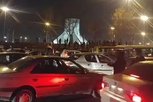 فیلم:تجمع اعتراضی در میدان آزادی با شعارهای تند