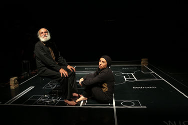 اجرای نمایش "سانتی متر" در سالن استاد انتظامی - خانه هنرمندان