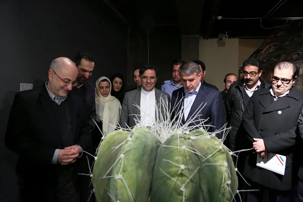 بازدید وزیر ارشاد ، وزیر راه و معاونت هنری از نمایشگاه آثار جشنواره هنرهای تجسمی فجر
