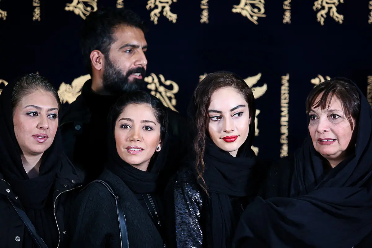 عکس ها از آرایش و تیپ خاص دختر خانم های سینمای ایران در اولین روز جشنواره فیلم فجر