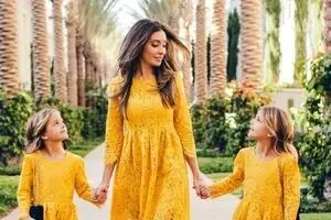 زیباترین دختران دوقلو با طرفداران میلیونی/ عکسها