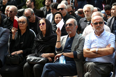 تشییع پیکر زنده‌یاد داریوش اسدزاده از مقابل خانه هنرمندان