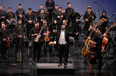 ببینید: جادوی ارکستر فیلارمونیک با ویولن‌نوازی امین غفاری 