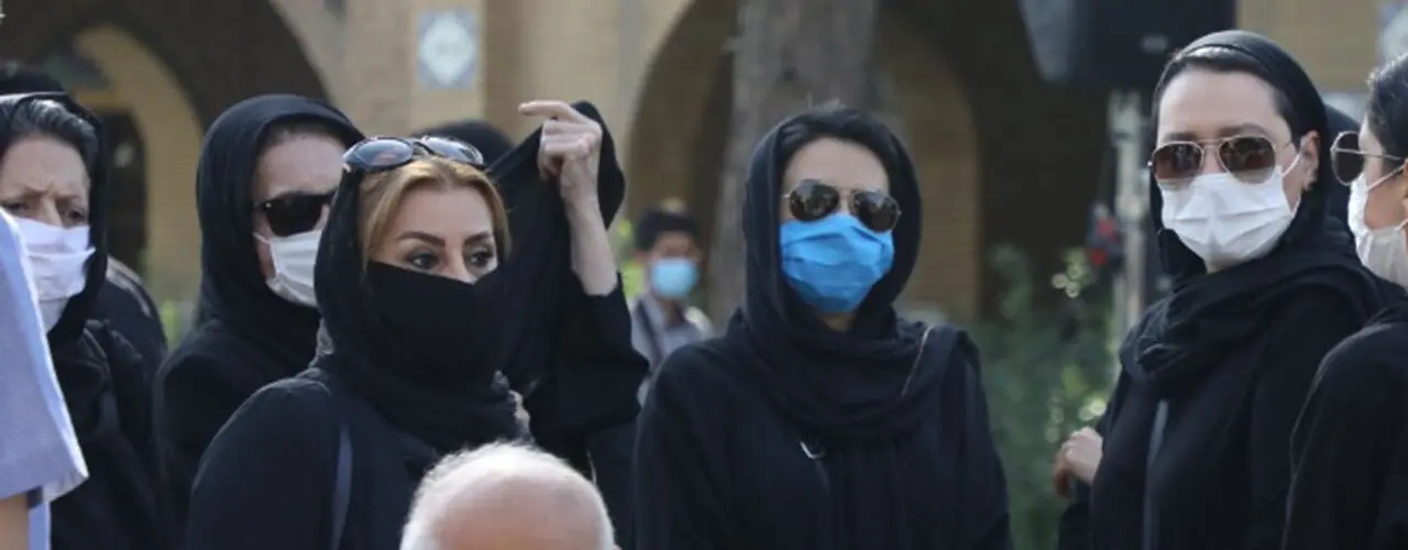 ببینید: حضور هنرمندان در مراسم خاکسپاری محمد‌علی کشاورز