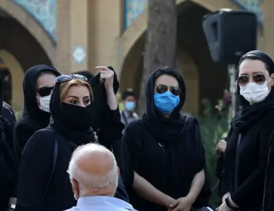 ببینید: حضور هنرمندان در مراسم خاکسپاری محمد‌علی کشاورز