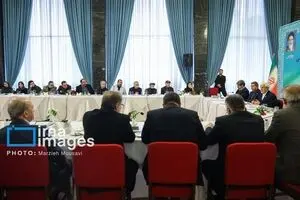 کدام هنرمندان عصر دیروز دوشنبه ۲۹ دی با محمدرضا عارف معاون اول رئیس‌جمهور دیدار کردند؟/عکس ها