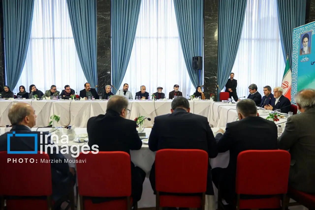 کدام هنرمندان عصر دیروز دوشنبه ۲۹ دی با محمدرضا عارف معاون اول رئیس‌جمهور دیدار کردند؟/عکس ها