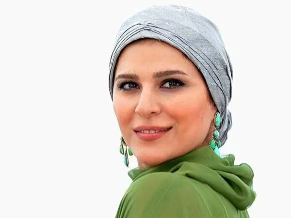 ببینید: سحر دولتشاهی با موی چتری و استایل سبز در کن