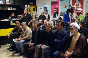 رونمایی از کتاب حمیدرضا آذرنگ در تماشاخانه پالیز