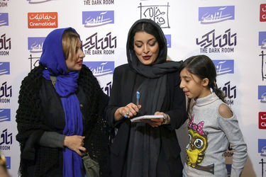 اکران مردمی فیلم "یک اتاق تاریک" در سینما آزادی