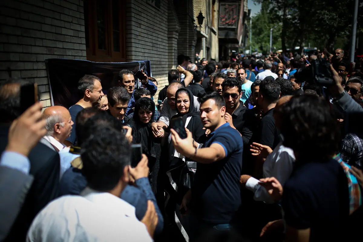 تشییع پیکر ناصر ملک مطیعی در خانه سینما