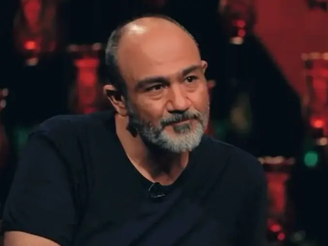 ویدئو: روایت تکان‌دهنده مهران غفوریان از کفش جفت کردن در هیئت و شفا گرفتن پدرش/ امام حسین بغلم کرد
