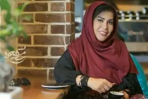 مجری زن تلویزیون تغییر پوشش داد / عکس