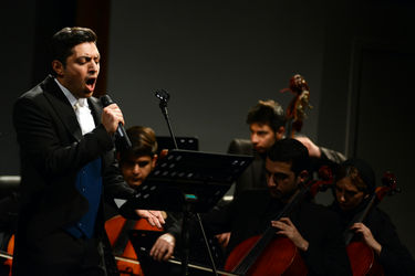 کنسرت ناصر چشم‌آذر به همراه اشکان خطیبی در تالار وحدت