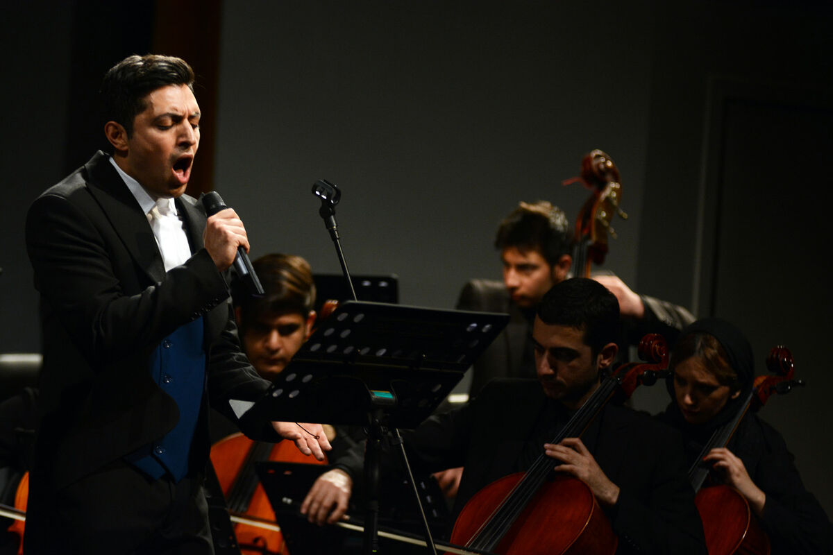 کنسرت ناصر چشم‌آذر به همراه اشکان خطیبی در تالار وحدت