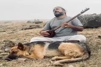 نوازندگی پرواز همای در دل طبیعت در کنار یک سگ/ فیلم