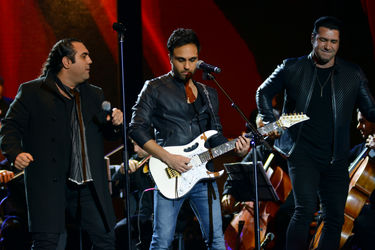 کنسرت "عاشقانه‌های ناصر چشم‌آذر" در سالن همایش‌های برج میلاد