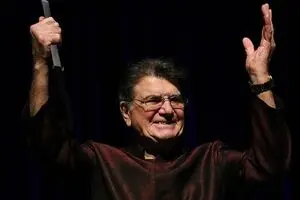 Vocalist Mohammad- Reza Shajarian to lay to rest in Ferdowsi mausoleum 
