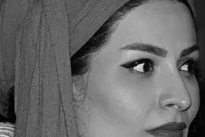 شقایق فرشته به سوگ مادر نشست