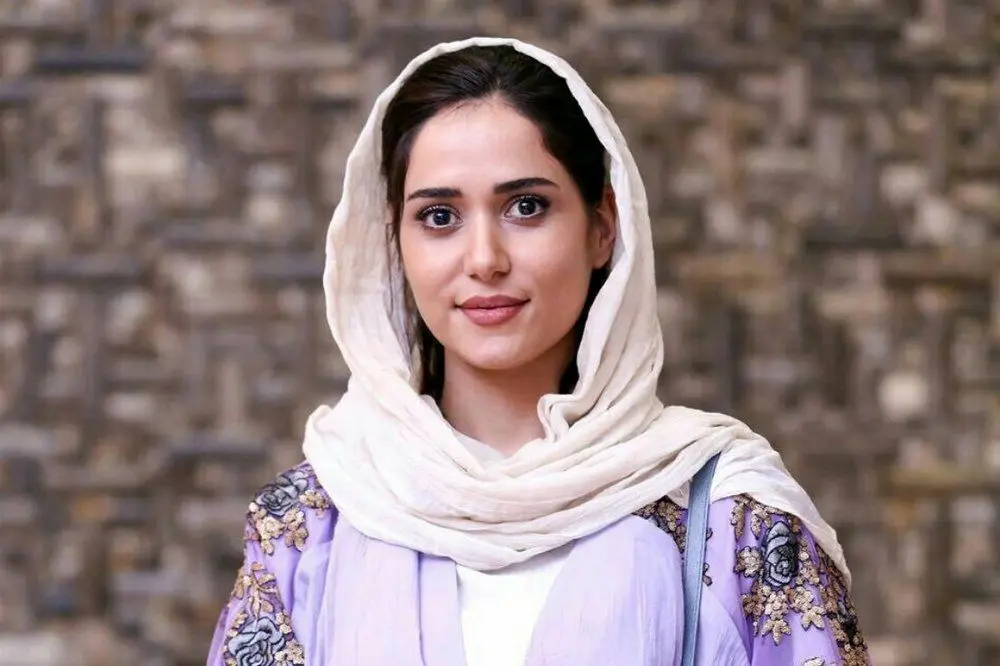 نگاه خیره پریناز ایزدیار در لتیان / عکس