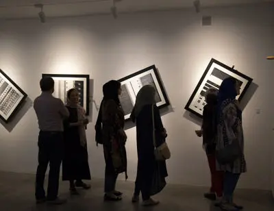 ببینید: نمایشگاهی عجیب در تهران؛ این تابلوها کج هستند