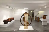 چوب هایی که با حروف الفبا مجسمه می شوند/ گزارش تصویری آثار ستاره الهی 