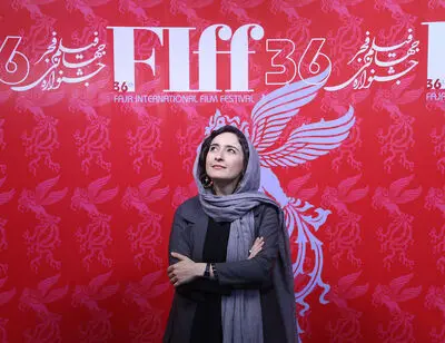 ببینید: در کاخ جشنواره جهانی فیلم فجر چه خبر است؟ / از خنده‌های کتایون ریاحی تا ژست سهیلا گلستانی