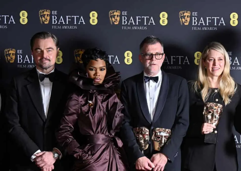 عکس ها درخشش لئوناردو دی‌کاپریو، شان پن و دوستان در بفتا/ رابرت آرامایو،، وونمی موساکو، جسی باکلی در بفتا ۲۰۲۶ 