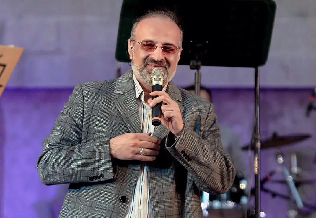 ویدئو: آواز خواندن محمد اصفهانی در روز تولد ۵۶ سالگی‌اش