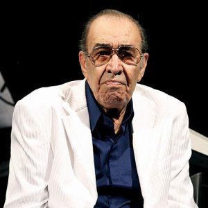 Acclaimed Singer Iraj Will Perform in Shiraz